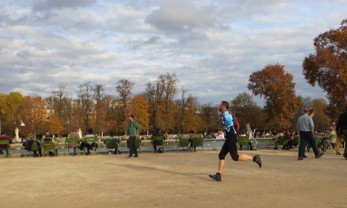 Course d'orientation dans le parc des Tuileries